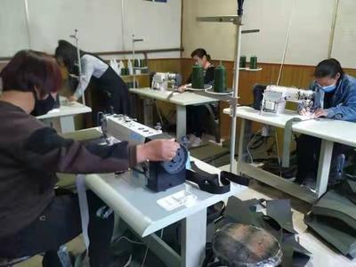 河北保定:駐村工作隊(duì)招商引資 農(nóng)民就地就近就業(yè)上隘剎村箱包加工幫扶車間開(kāi)業(yè)