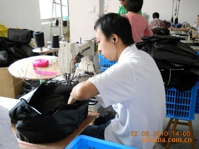 【供應(yīng)600D牛津布手袋生產(chǎn)加工 義烏箱包手袋加工廠】價(jià)格,廠家,圖片,家居用品加工,義烏市周江箱包廠-